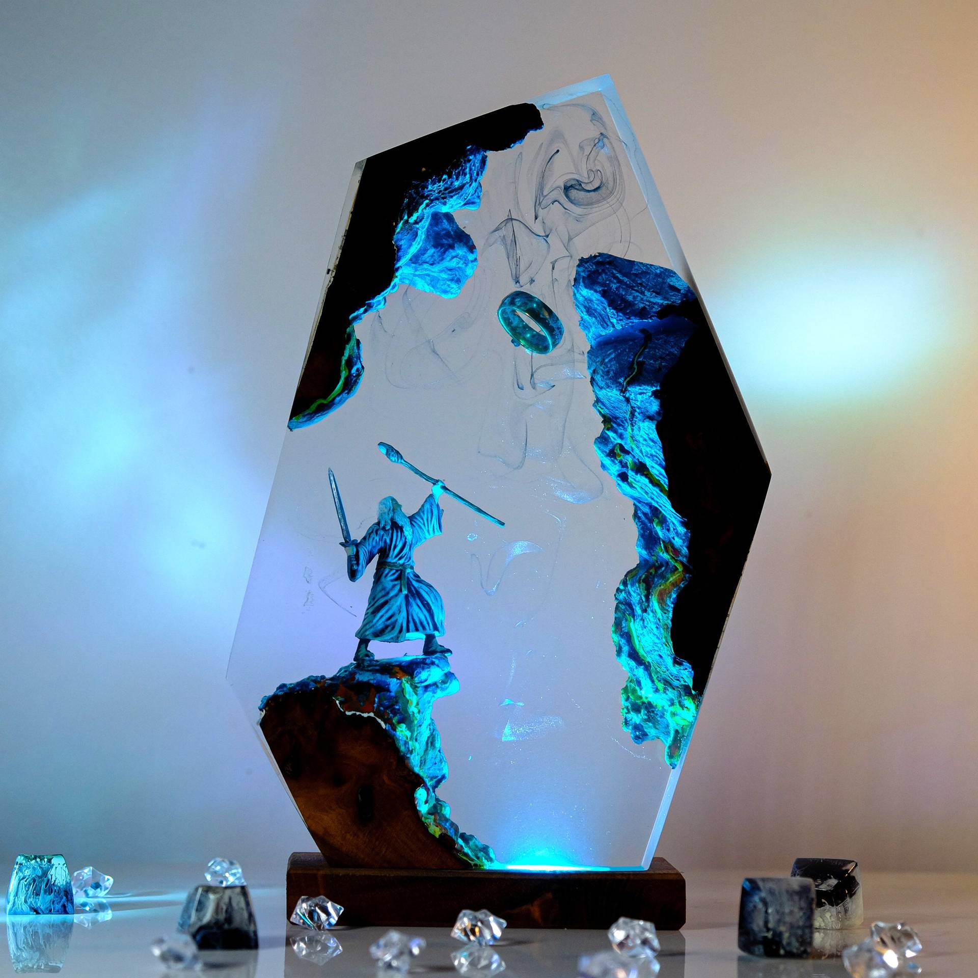 Настольная лампа-фигурка из см – обзор и цена Desk Setup Decor