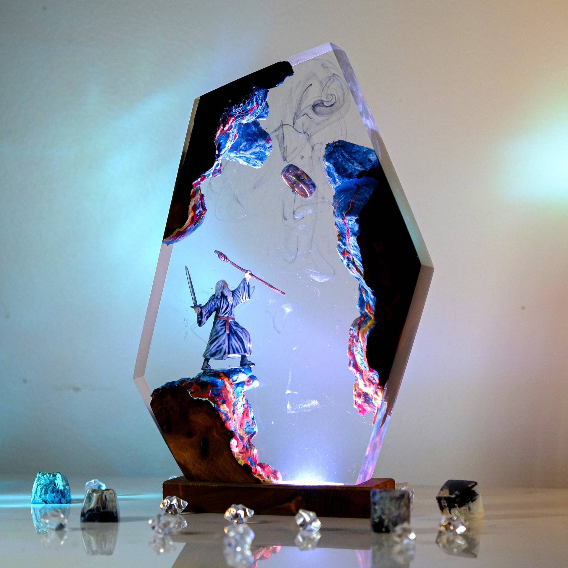 Настольная лампа-фигурка из см – обзор и цена Desk Setup Decor